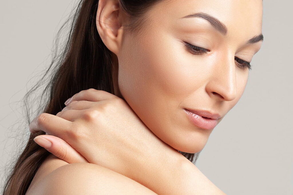 houston plastic surgery model resting her chin on her hand